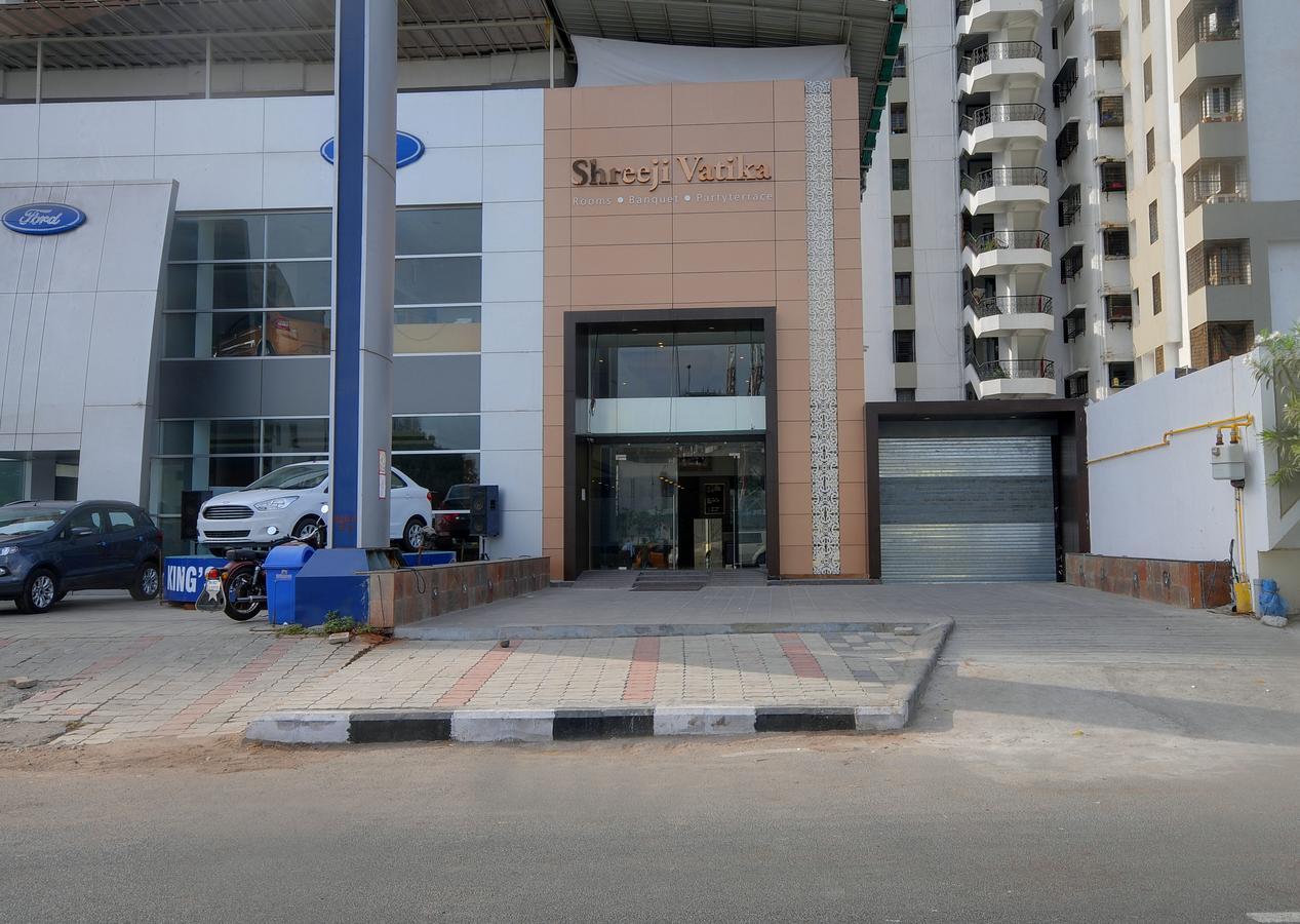 فندق سوراتفي  شريجي فاتيكا المظهر الخارجي الصورة